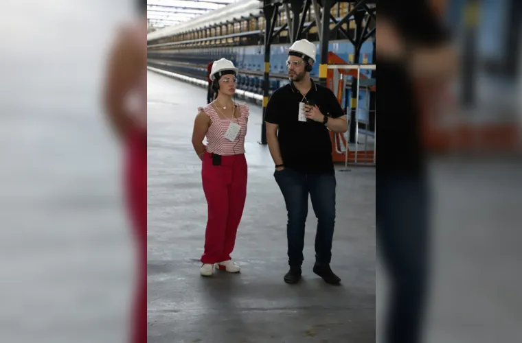 Recentemente a conceituada engenheira civil e designer de interiores Jessica Bertolino esteve visitando a fábrica Portobello em Tijucas – SC. O convite partiu do grupo Attuale que realizou uma experiência intitulada Imersoul. No registro, Jessica e Diego Martinez que integra o grupo Attuale