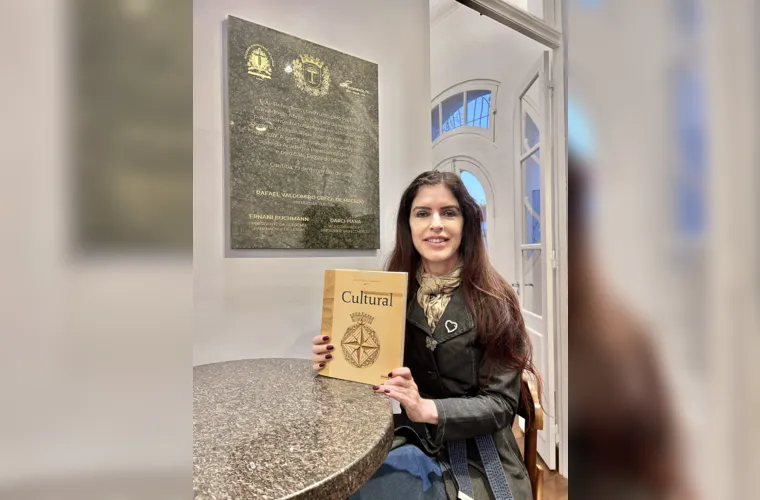 A escritora Renata Regis Florisbelo lançará sua obra Georreferenciamento Cultural em Curitiba, no próximo sábado (15), no Belvedere do Alto do São Francisco, sede da Academia Paranaense de Letras (APL). O livro, que foi lançado em Ponta Grossa em outubro de 2022, valoriza e vivifica aspectos da cultura da região dos Campos Gerais. O lançamento em Curitiba visa homenagear a Princesa dos Campos por seus 200 anos e está sendo promovido pela autora, pela Editora Estúdio Texto e pela ABC Projetos com apoio da APL.