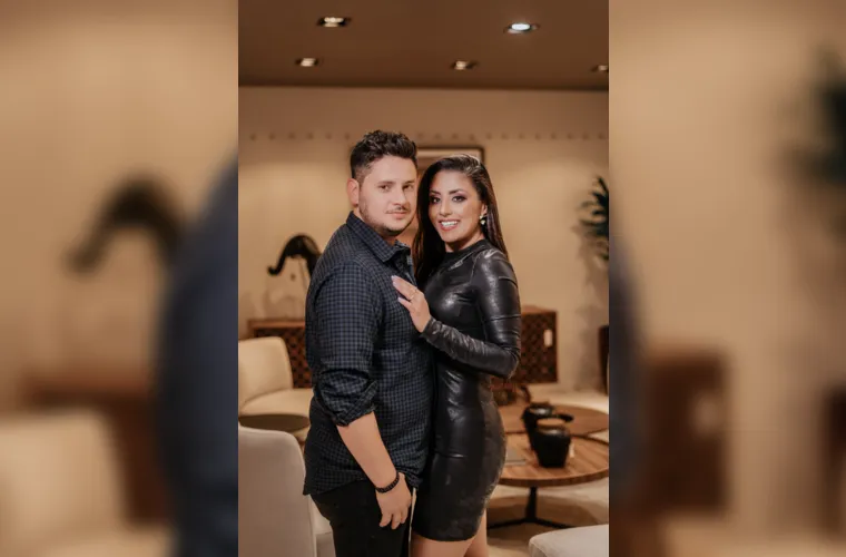 O empresário Thiago Muhlenbruch na intimidade familiar celebrou a passagem de seu aniversário na última quarta-feira (14) No registro, Thiago e sua esposa Jessica Q. Muhlebruch. Da coluna RC os votos de felicidades e realizações