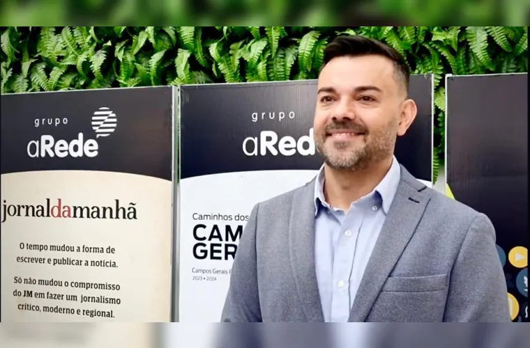 O jornalista Eloir Rodrigues, Diretor do Grupo aRede, será muito cumprimentado nesta quinta-feira (6), pela passagem de seu aniversário. A família JM cumprimenta seu diretor pela data festiva.