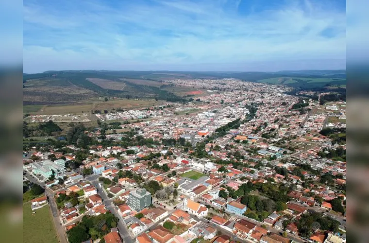 Jaguariaíva possuí 35.141 habitantes, um crescimento de 2.535 habitantes desde o último Censo