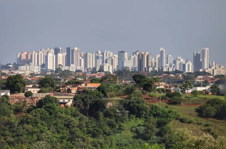 Londrina possuí 555.973 habitantes, um crescimento de 49.490 habitantes desde o último Censo
