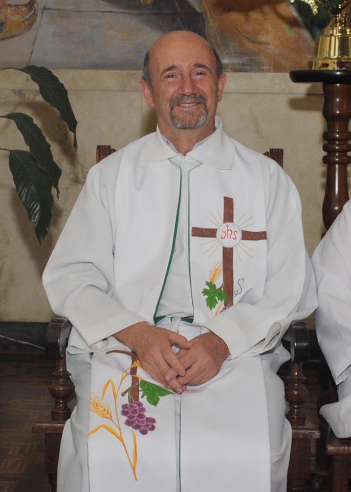 O padre Edvino Sicuro será muito cumprimentado pela passagem de seu aniversário nesta terça-feira (23). Da coluna RC os votos de felicidades e saúde