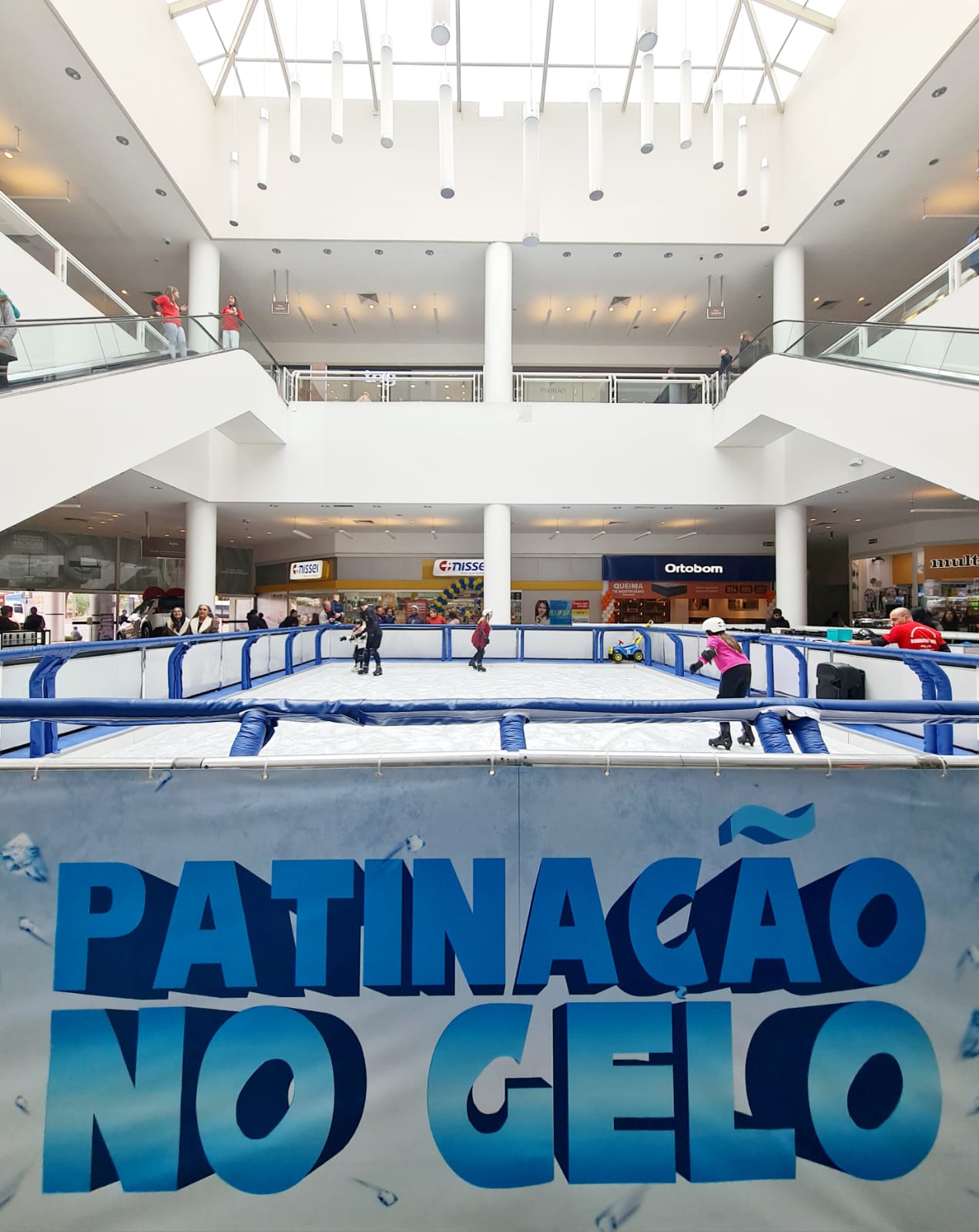 Patinação no gelo no shopping Palladium Ponta Grossa