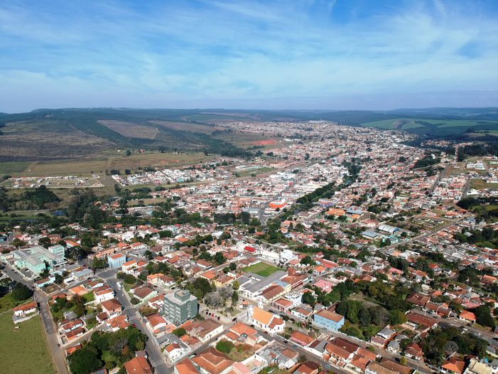 Jaguariaíva possuí 35.141 habitantes, um crescimento de 2.535 habitantes desde o último Censo