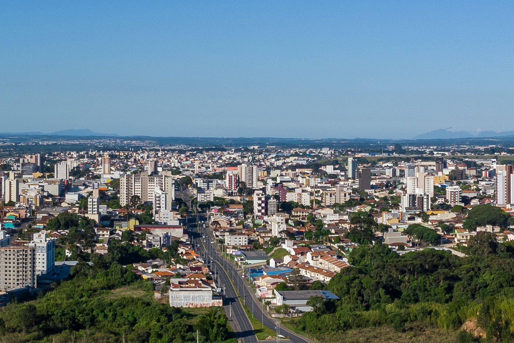 São José dos Pinhais possuí 328.222 habitantes, um crescimento de 65.012 habitantes desde o último Censo