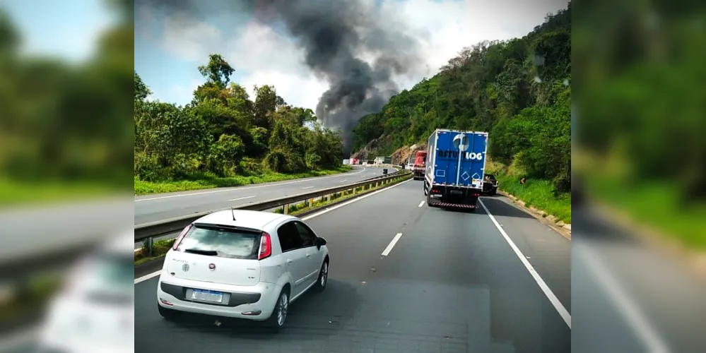 Pista sentido Sul tem previsão de ser liberada daqui a 3 horas