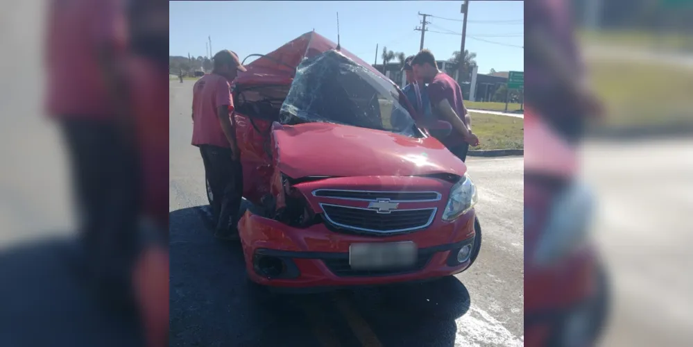 Veículo com placas de Ponta Grossa se envolveu no acidente