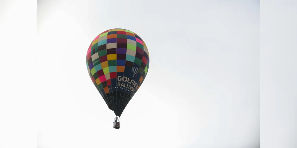 Balão de número 4, bastante colorido, foi o vencedor do Festival