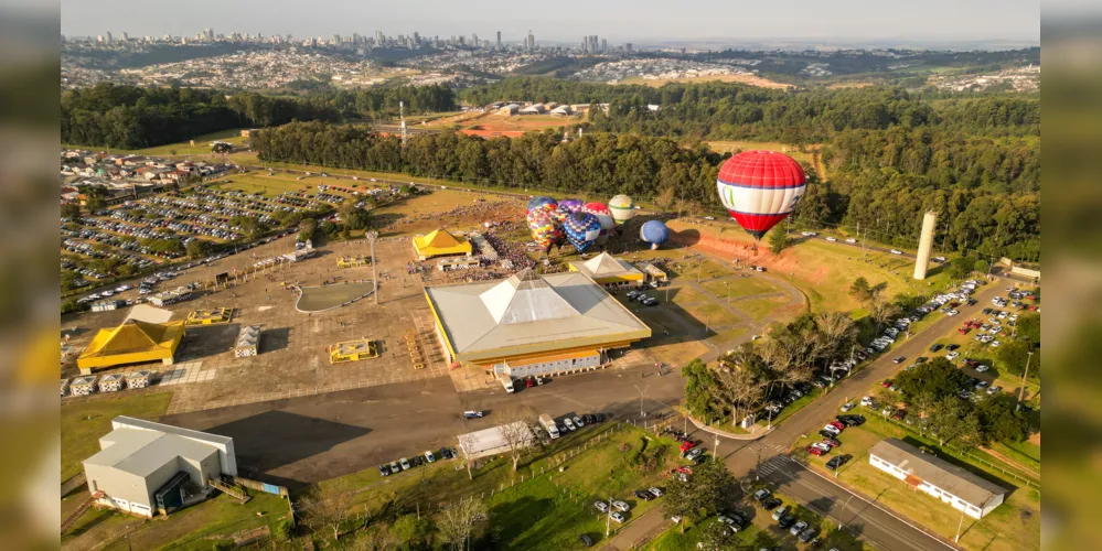 Festival de Balonismo aconteceu no Centro de Eventos da cidade