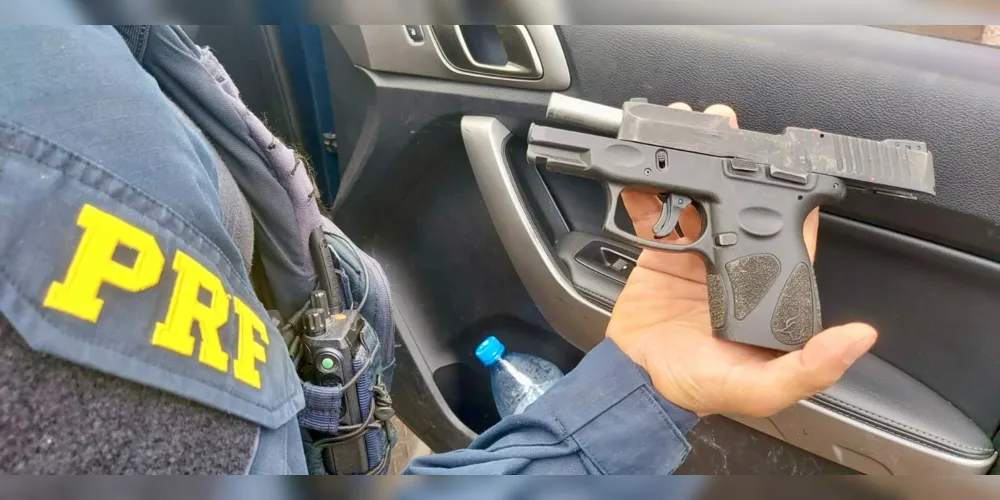 Em Candói (PR), os policiais apreenderam uma pistola calibre 9 mm