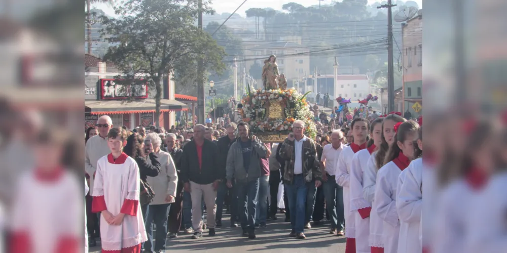 Imagem ilustrativa da imagem Festa de 'Sant'Ana leva milhares de fiéis às ruas de Castro e PG