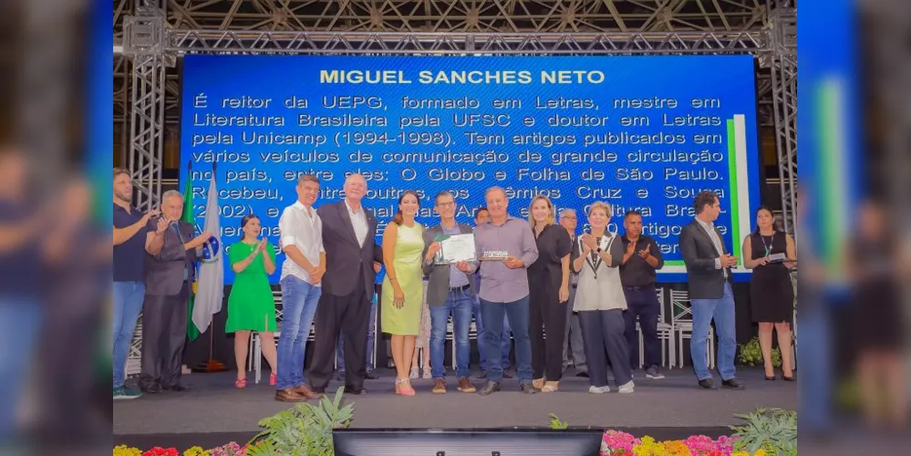 Miguel Sanches Neto foi homenageado durante a Assembleia Itinerante