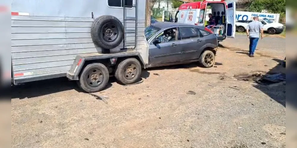 Acidente aconteceu na manhã desta segunda-feira (25), na Avenida Souza Naves