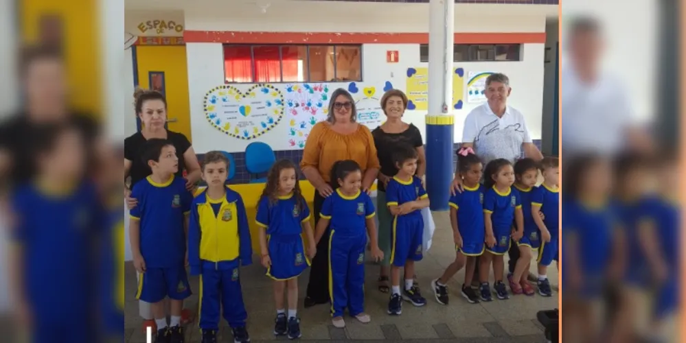 O prefeito de Ventania, José Luiz Bittencourt, acompanhado da vice-prefeita, Ione Tomaz, visitaram as escolas e participaram da entrega de novos uniformes escolares