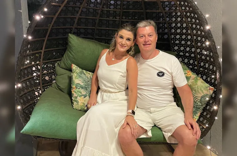 Analira Serenato Bührer será muito cumprimentada pela passagem de seu aniversário na próxima segunda-feira (31). No registro, Analira e seu marido Guilherme Bührer.  Da coluna RC os votos de felicidades e prosperidade.