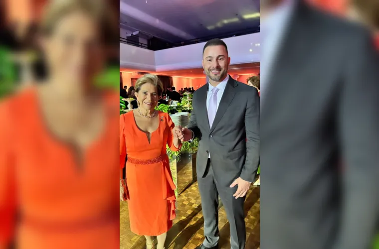 Prestigiando o baile em comemoração dos 200 anos da nossa cidade que aconteceu recentemente nas dependências do salão Majestoso do Clube Ponta Lagoa, a prefeita Elizabeth Schmidt e o vereador Daniel Milla.