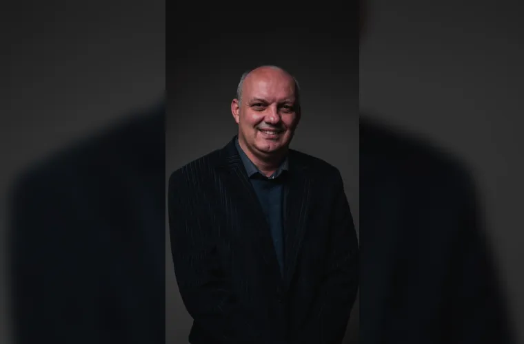 Josemar Thans Ackler é um renomado profissional com ampla experiência na área de TPM (Total Productive Maintenance) e Gestão de Empresas. Sua paixão por eficiência operacional e otimização de processos o levou a se tornar um líder reconhecido nesses área.
O novo projeto liderado pelo Josemar visa estabelecer parcerias estratégicas com empresas em Ponta Grossa, oferecendo soluções personalizadas para atender às suas necessidades específicas. Ele acredita firmemente que a implementação adequada de TPM e WCM pode resultar em melhorias significativas, tanto em termos de eficiência operacional quanto de satisfação do cliente.
Com a chegada do Instituto Ackler a cidade tem a oportunidade de se tornar um polo de referência em Gestão de Melhoria Contínua e essa iniciativa promete trazer benefícios para todas as empresas da Região.