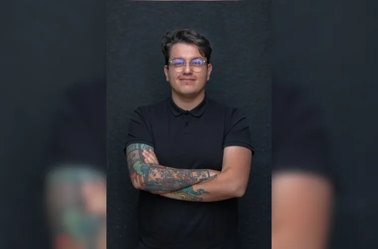 O destacado artista digital da nossa cidade Victor Matheus, recentemente foi convocado para ser um dos embaixadores da GGPEL, uma das maiores papelarias da região. Victor irá abordar temas como criatividade, ilustração e projetos criativos que é um dos seus grandes diferenciais. Além de compartilhar seu conhecimento, os seguidores do artista têm desconto especial na papelaria, levando interação para os admiradores de seu trabalho. Com certeza, uma parceria de sucesso que tem como objetivo fomentar a criatividade de muitos na nossa cidade.