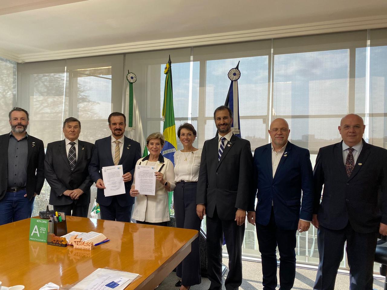 A assinatura contou com a presença de representantes da entidade que apoia investimentos finlandeses no Brasil
