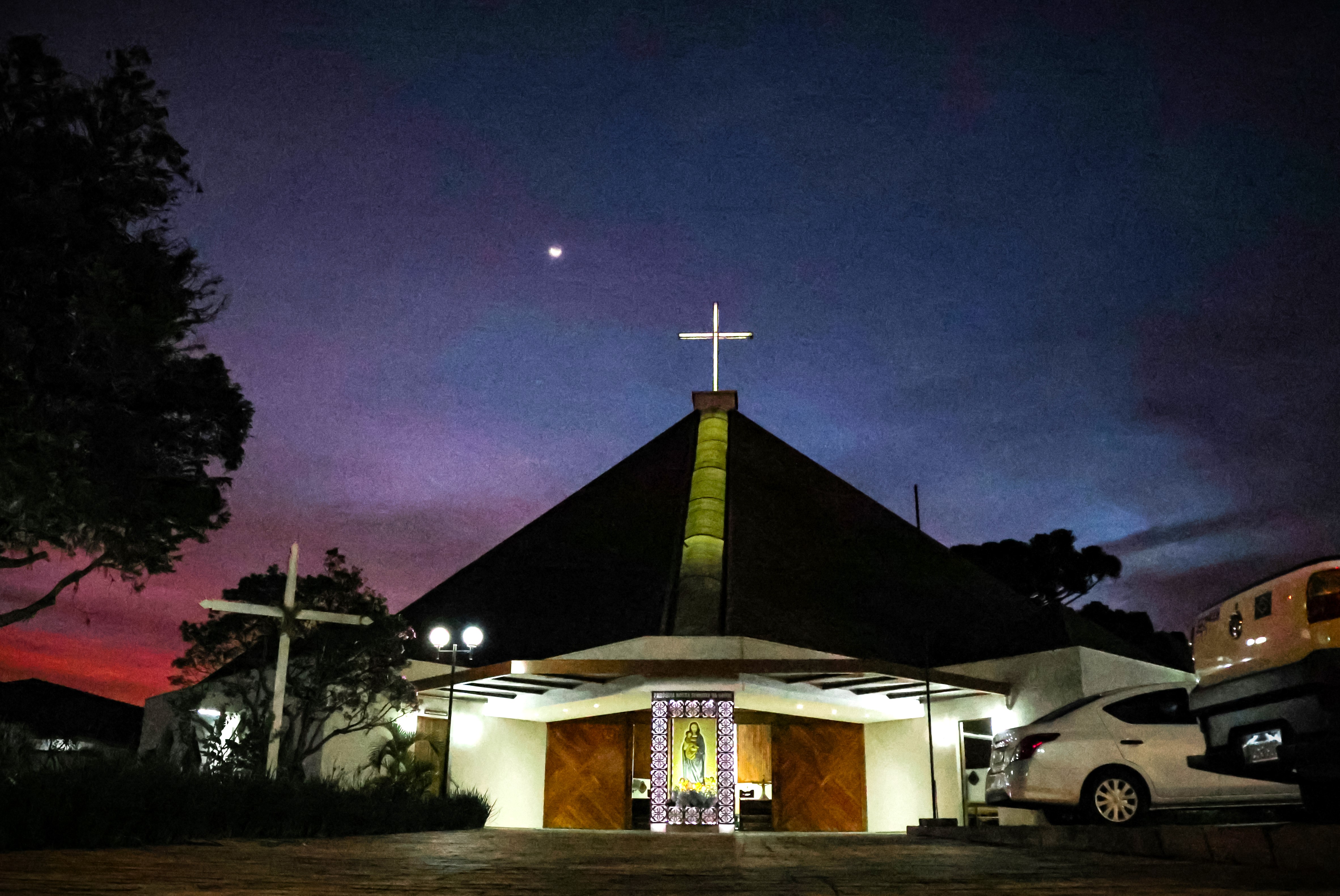 A Paróquia Nossa Senhora da Saúde fica na região do Jardim América