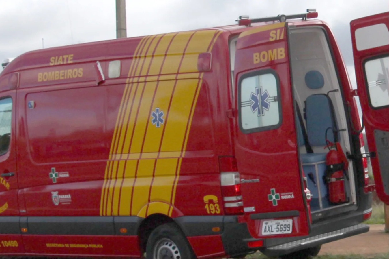 Equipes do Corpo de Bombeiros (Siate) e da Polícia Militar foram acionados para prestar atendimento à ocorrência