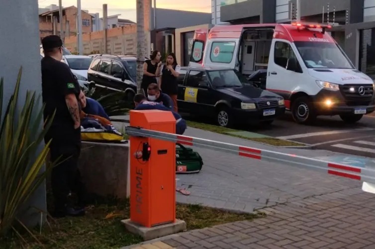 Equipes do Samu tentaram realizar o socorro, porém, a vítima teria entrado em óbito mometos depois