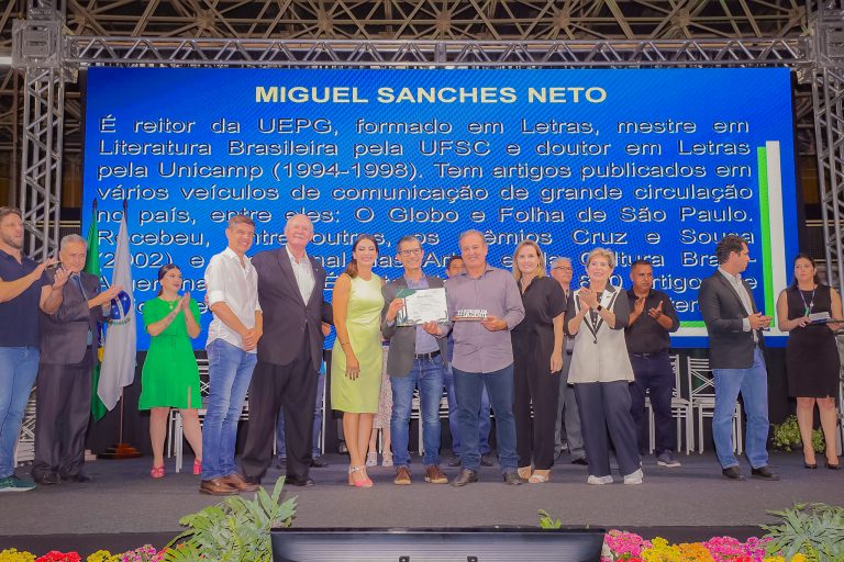 Miguel Sanches Neto foi homenageado durante a Assembleia Itinerante