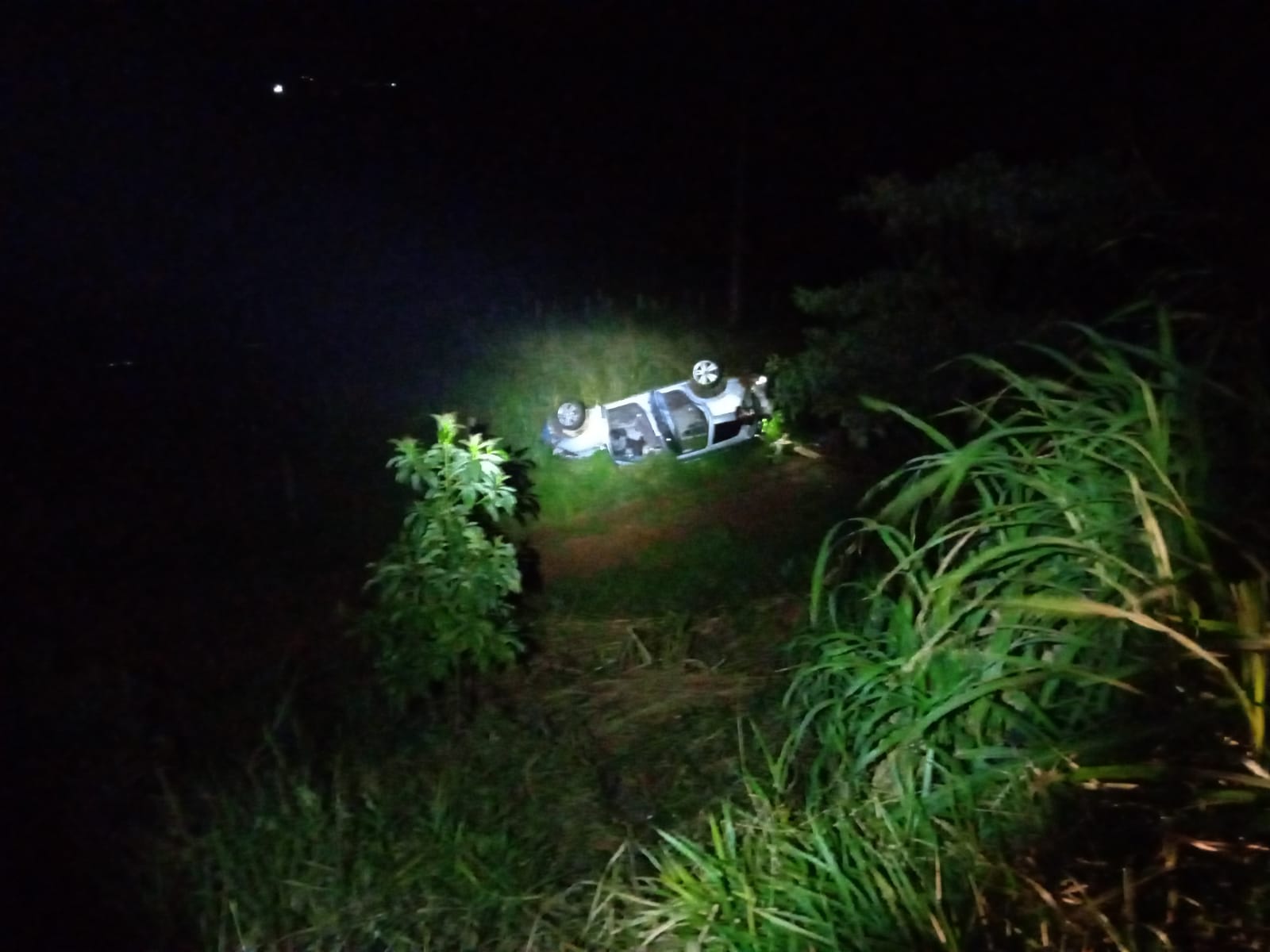 Acidente na BR-376 aconteceu por volta das 19h50 deste domingo (10)