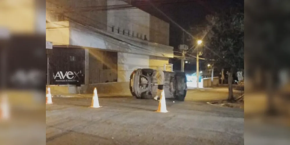 Colisão aconteceu em avenida central de Ponta Grossa
