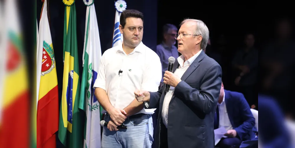 Lideranças do Estado durante o evento das cooperativas