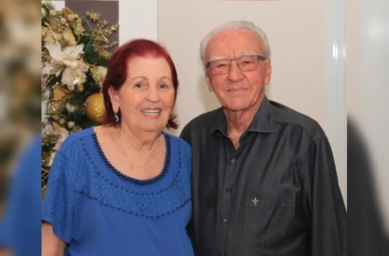 Ruth Godoy Devicchi recebeu os cumprimentos pela chegada de seu aniversário na última quarta-feira (1). No registro, Ruth e seu marido Hilário Devicchi. Da coluna RC os votos de alegrias e realizações.