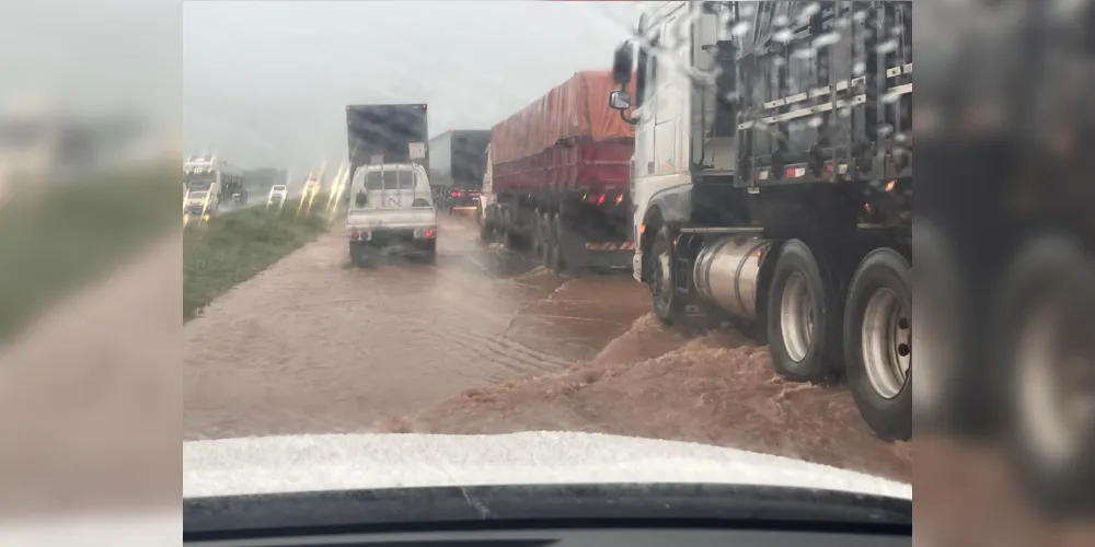 A PR-151 foi uma das rodovias afetadas pela chuva