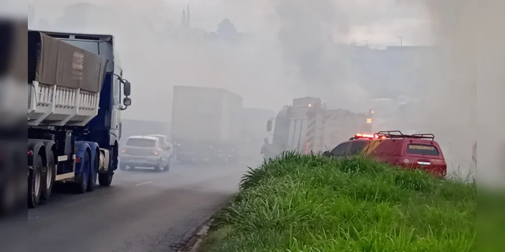 Imagem ilustrativa da imagem Incêndio deixa visibilidade baixa na BR-376 em Ponta Grossa