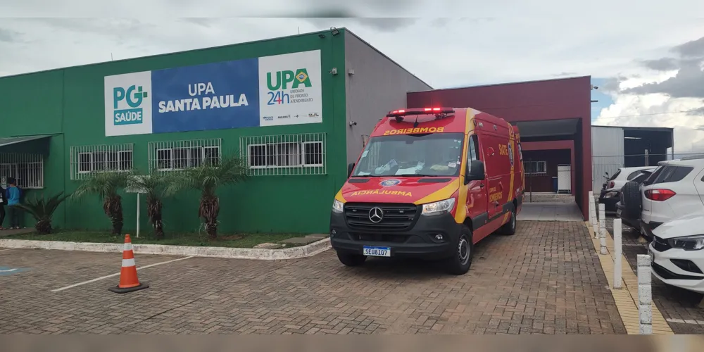 Colisão envolveu um veículo Renaul Kwid e uma motocicleta.