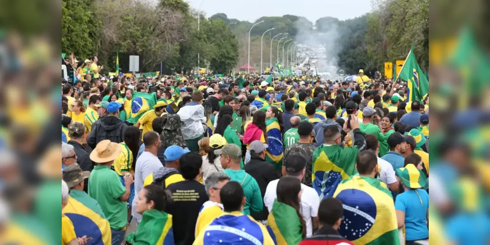 Golpistas estavam acampados em frente de quartéis militares e marcharam sentido a Praça dos Três Poderes