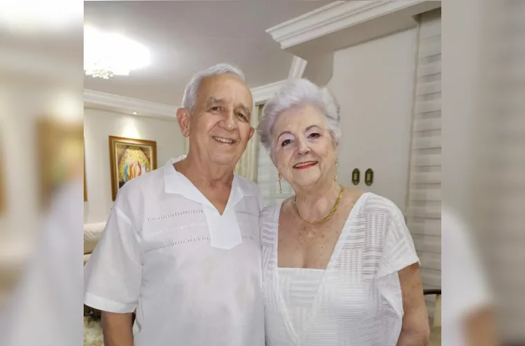 No dia 22 de janeiro, em um cenário de intimidade familiar, Leda e Carlos Weingartner comemoraram suas Bodas de Argila, celebrando 52 anos de uma união marcada por amor, respeito e cumplicidade. Essa jornada extraordinária é testemunho não apenas de durabilidade, mas também da força de um vínculo construído ao longo de décadas. Da coluna RC, estendemos nossos mais calorosos votos a esse casal admirável. Que a saúde os acompanhe e que cada dia seja repleto de alegrias compartilhadas. Que Leda e Carlos continuem sendo um exemplo inspirador para todos, mostrando que o verdadeiro amor transcende o tempo. Parabéns por esses 52 anos de uma união notável!