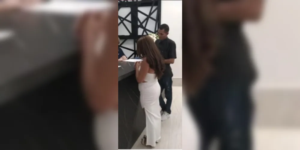 Imagem ilustrativa da imagem Mulher morre afogada em piscina na festa do próprio casamento