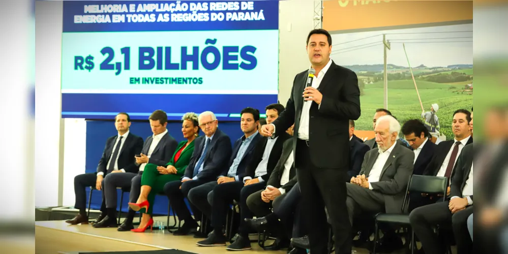 Ratinho Junior e outras lideranças políticas do Estado