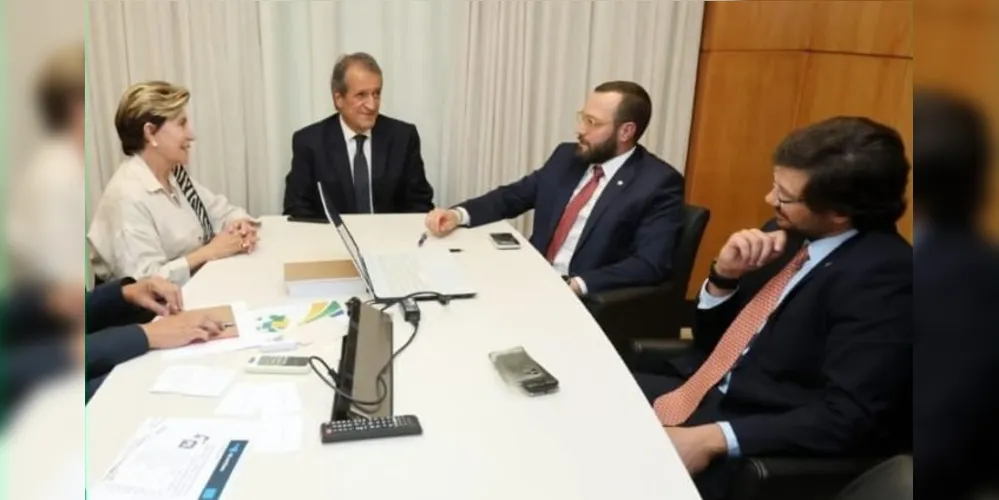 Foto publicada em perfil de Valdemar da Costa revelam encontro entre o presidente do PL e Elizabeth