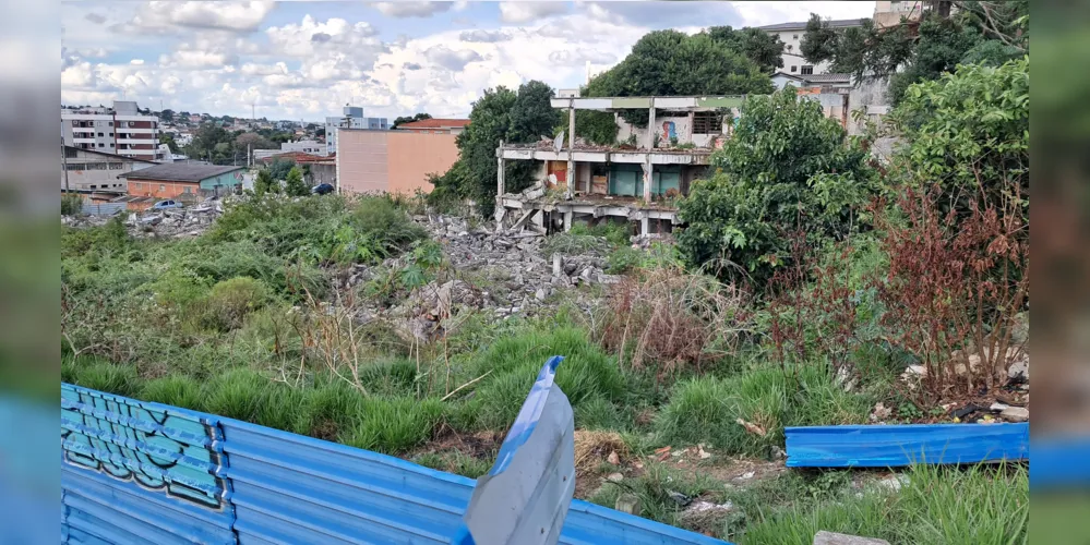 Imagem de março mostra estado do terreno