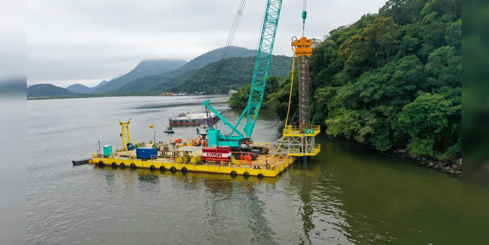 O maquinário trazido pelo Consórcio Nova Ponte e o concreto que já está sendo produzido no canteiro de obras começam agora a ser usados na construção da estrutura principal da ponte