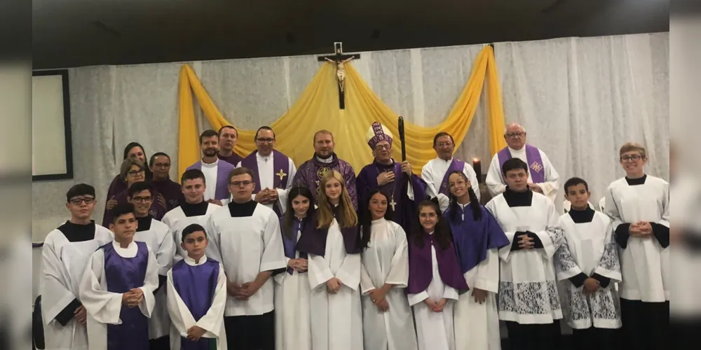 Celebração reuniu o bispo, padre e o ex-reitor, padre Sandro Maciel.