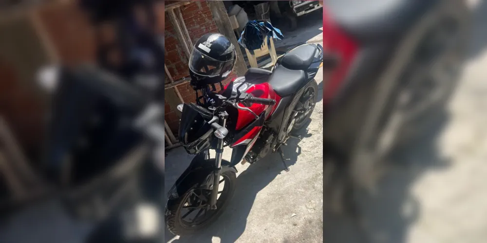 Motocicleta usada no crime e na fuga do adolescente.