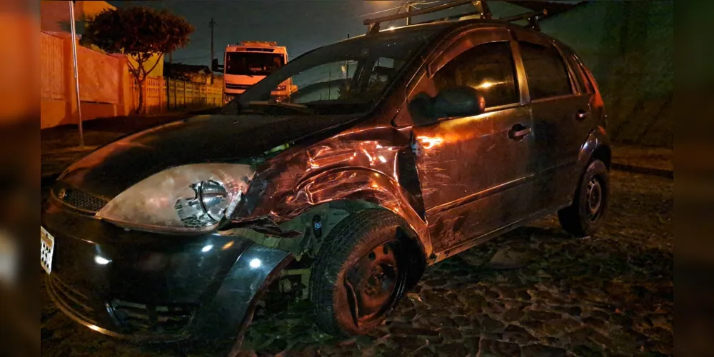 Ford Fiseta também teve estragos na parte frontal