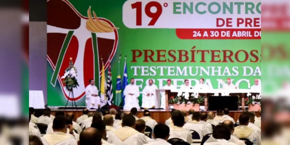 Ao todo, 42 padres do Paraná estiveram no evento.