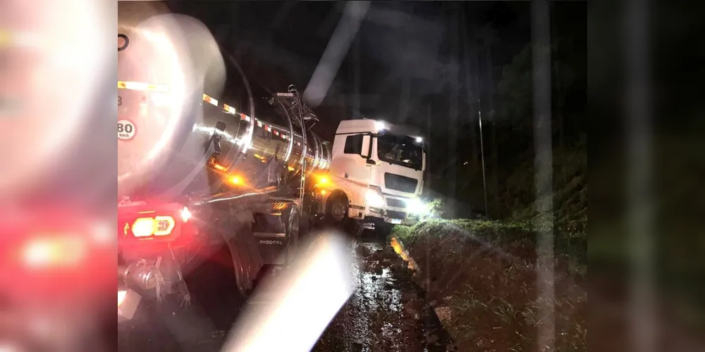 Um grave acidente foi registrado na noite dessa segunda-feira (22) na rodovia BR-373, no trecho conhecido como Curva do Flor da Serra, em Coronel Vivida