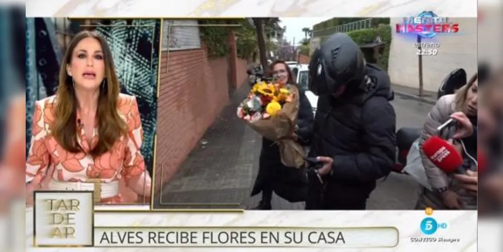 Telecinco/ Daniel Alves recebeu flores em casa