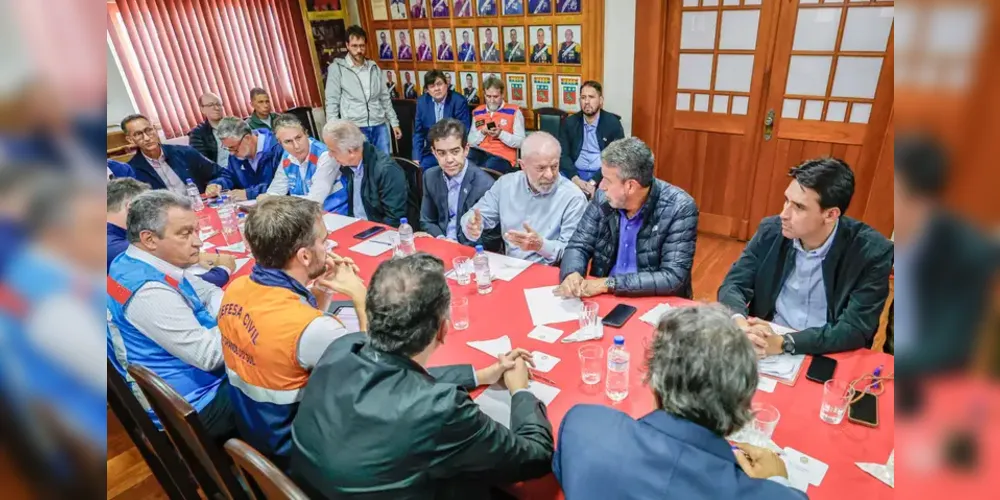 residente da República, Luiz Inácio Lula da Silva, durante reunião ampliada com o governador do Rio Grande do Sul, Eduardo Leite, em Porto Alegre