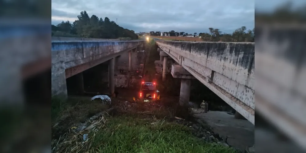 Acidente aconteceu por volta das 05h desta sexta-feira (26)